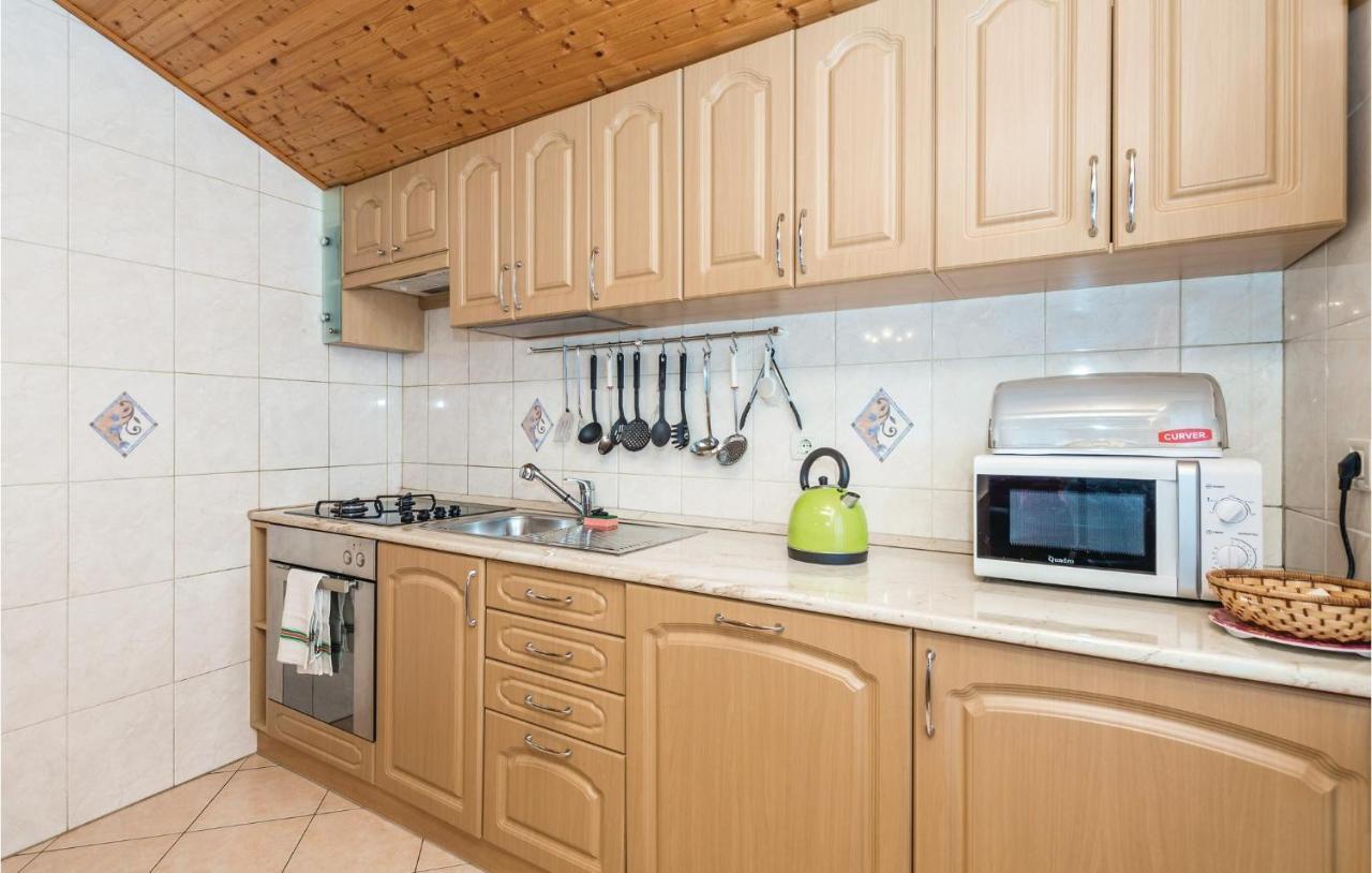 Beautiful Apartment In Brsec With Kitchen 외부 사진