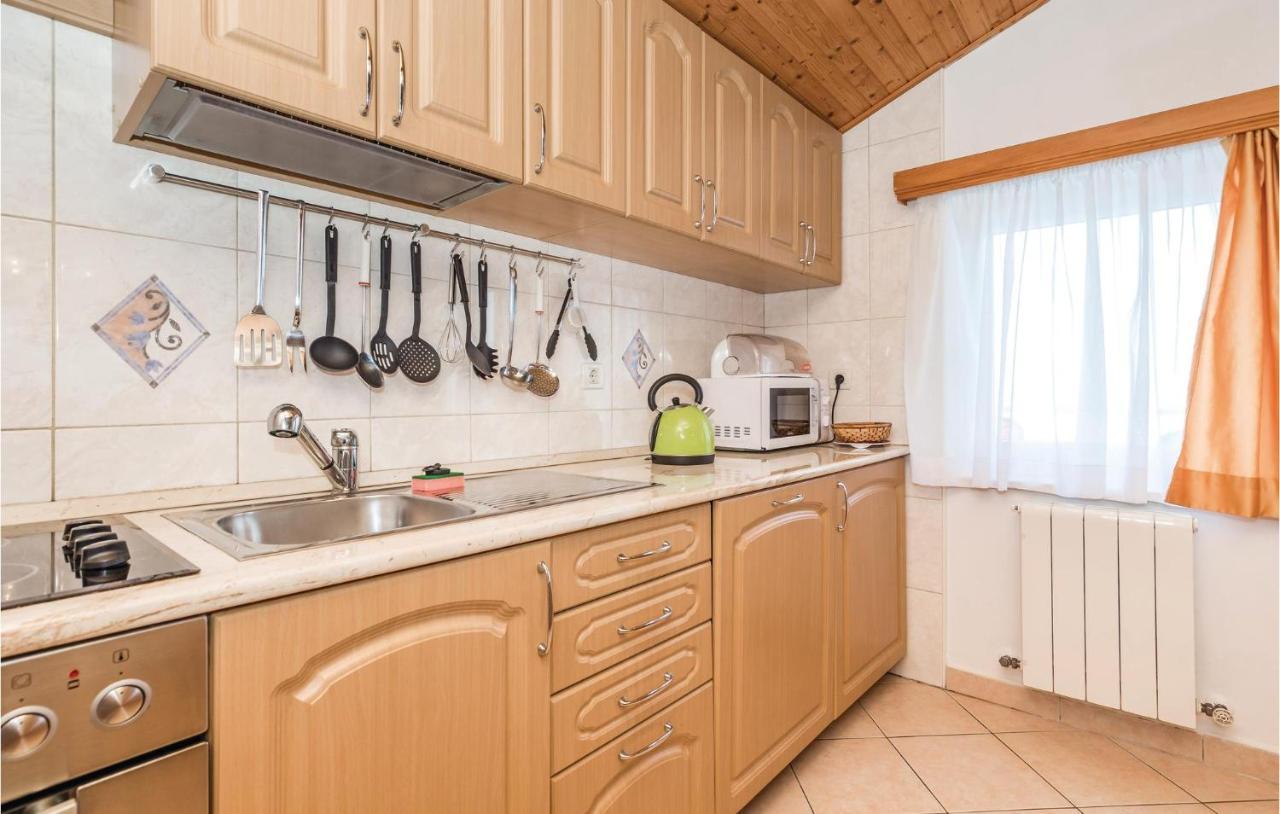 Beautiful Apartment In Brsec With Kitchen 외부 사진