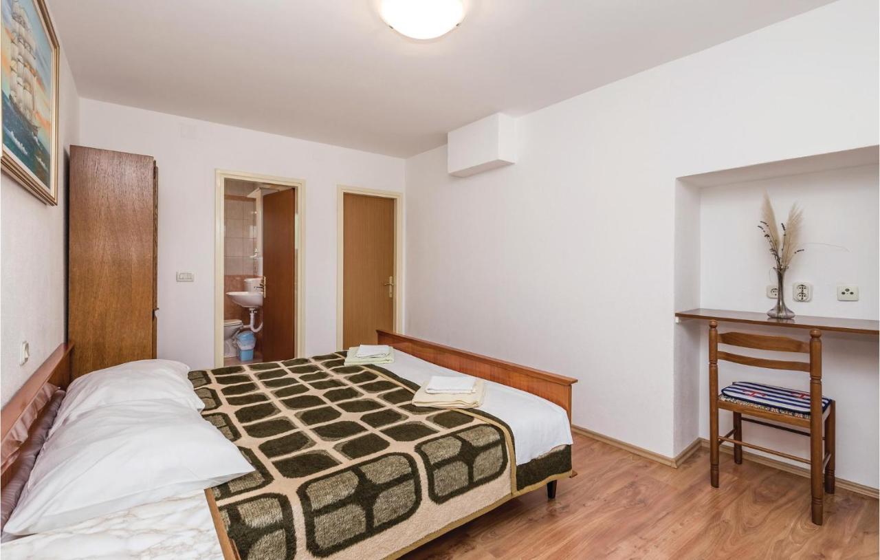 Beautiful Apartment In Brsec With Kitchen 외부 사진