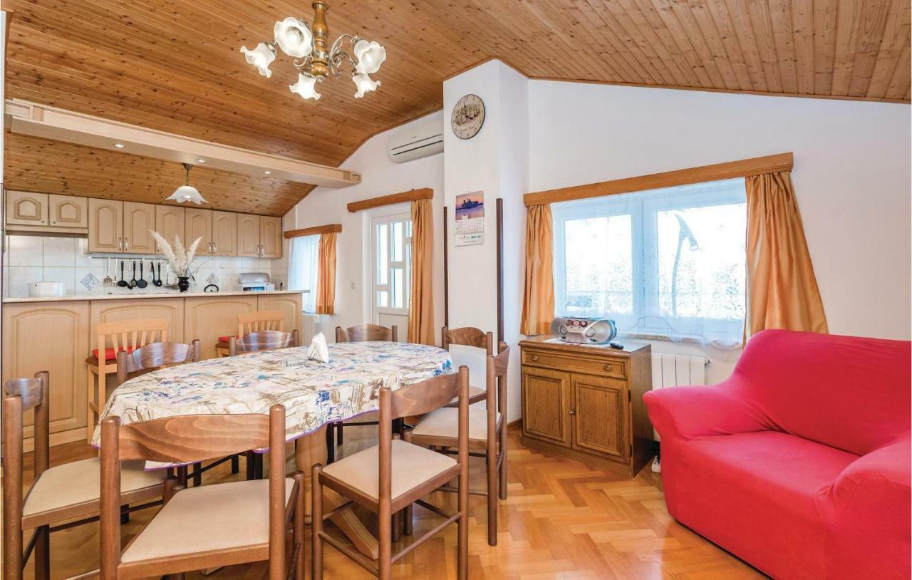 Beautiful Apartment In Brsec With Kitchen 외부 사진